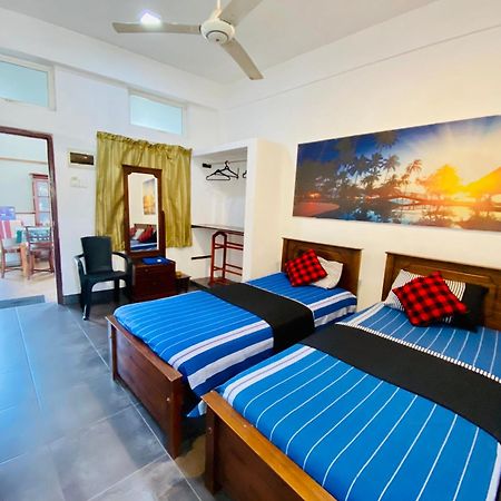 Hotel 100 Dehiwala-Mount Lavinia Dış mekan fotoğraf
