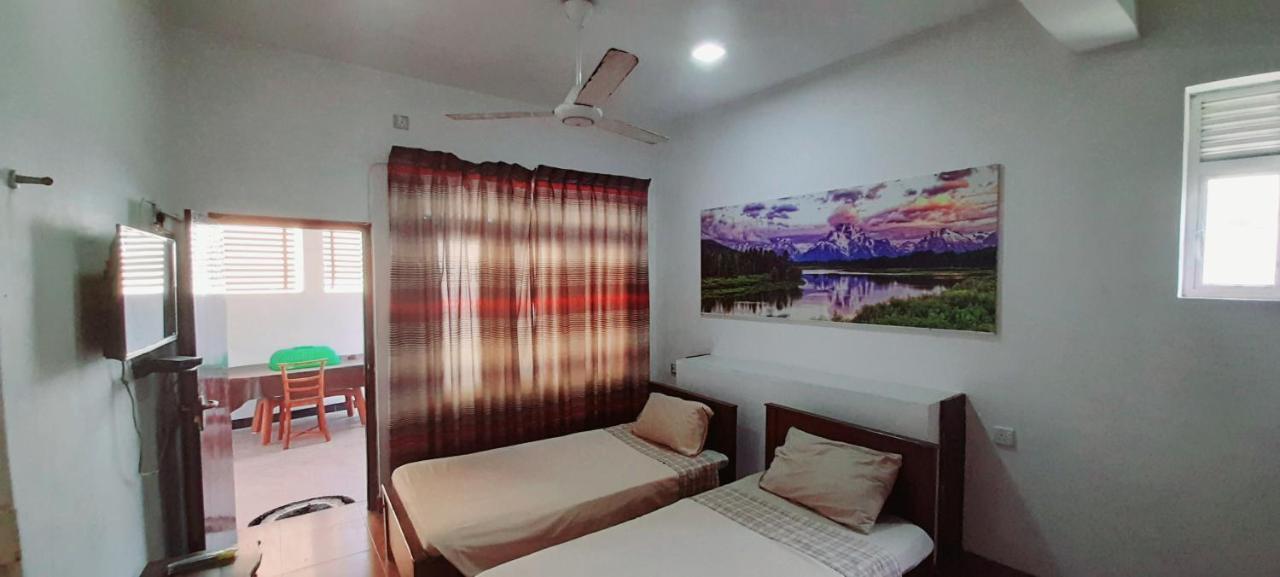 Hotel 100 Dehiwala-Mount Lavinia Dış mekan fotoğraf