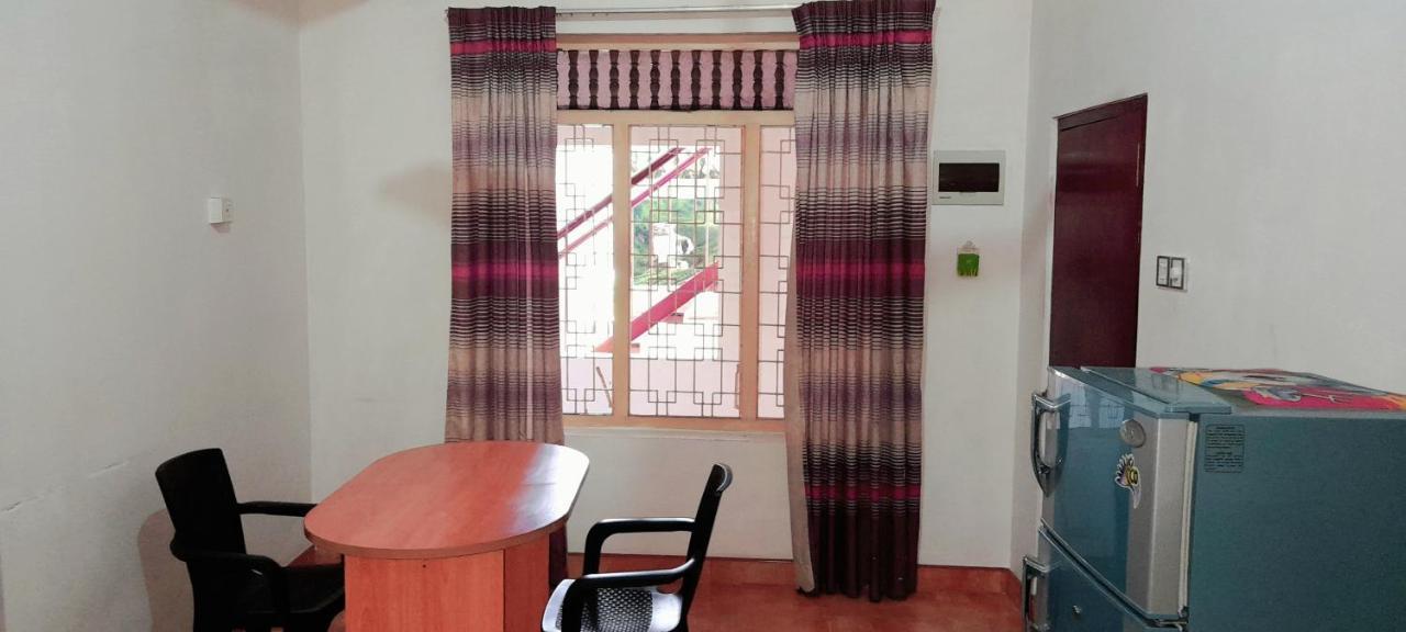 Hotel 100 Dehiwala-Mount Lavinia Dış mekan fotoğraf