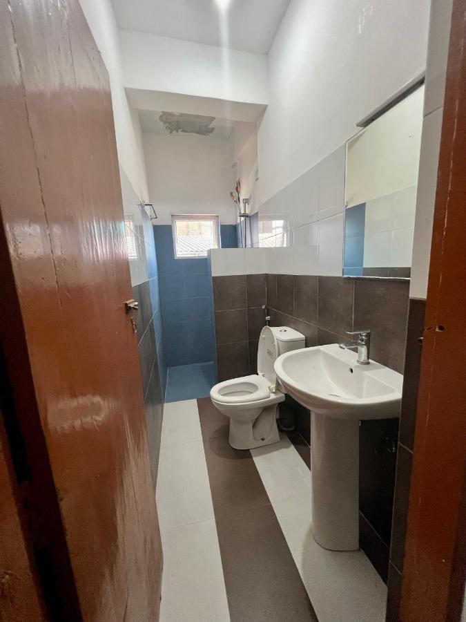 Hotel 100 Dehiwala-Mount Lavinia Dış mekan fotoğraf