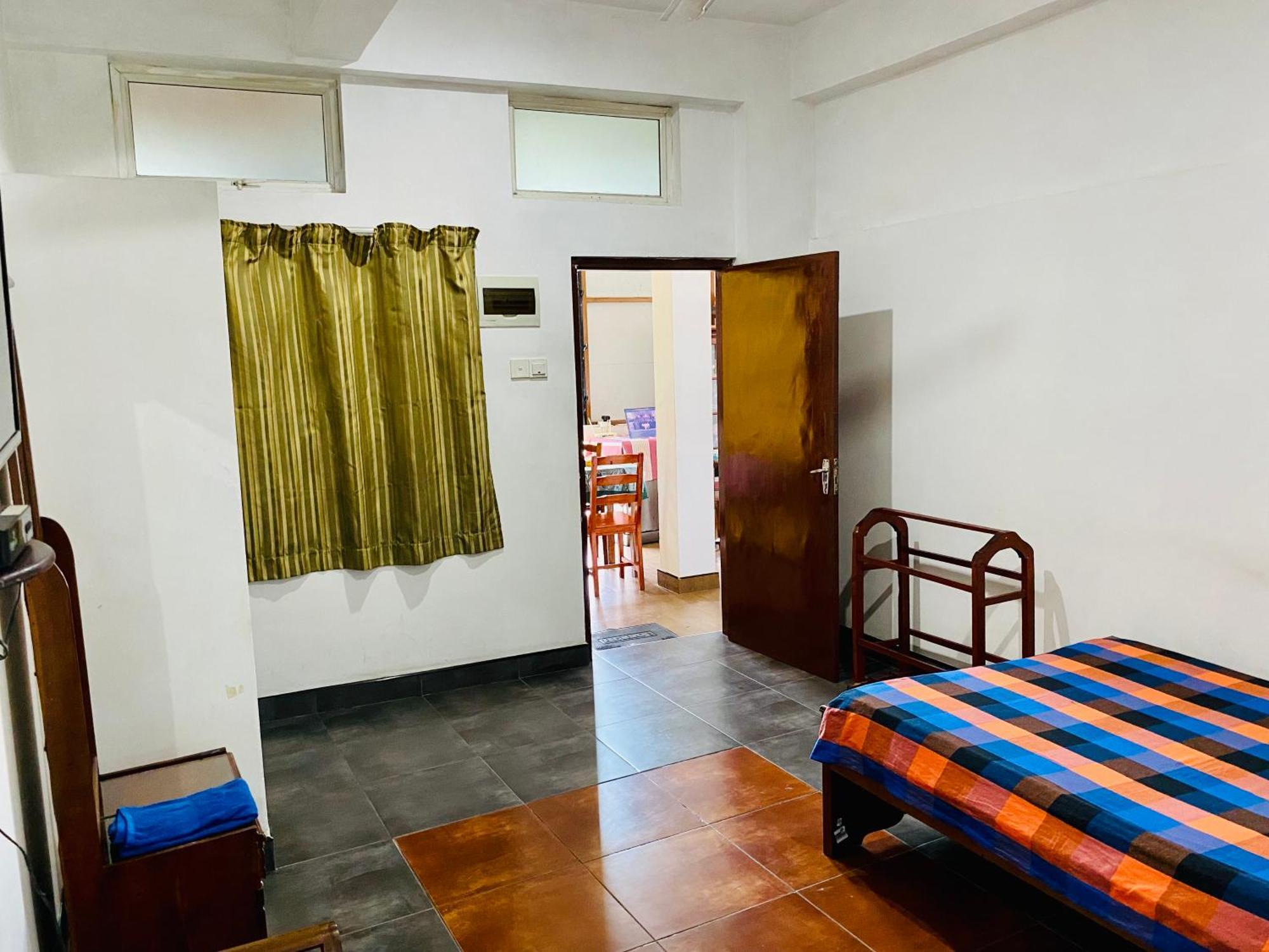 Hotel 100 Dehiwala-Mount Lavinia Dış mekan fotoğraf