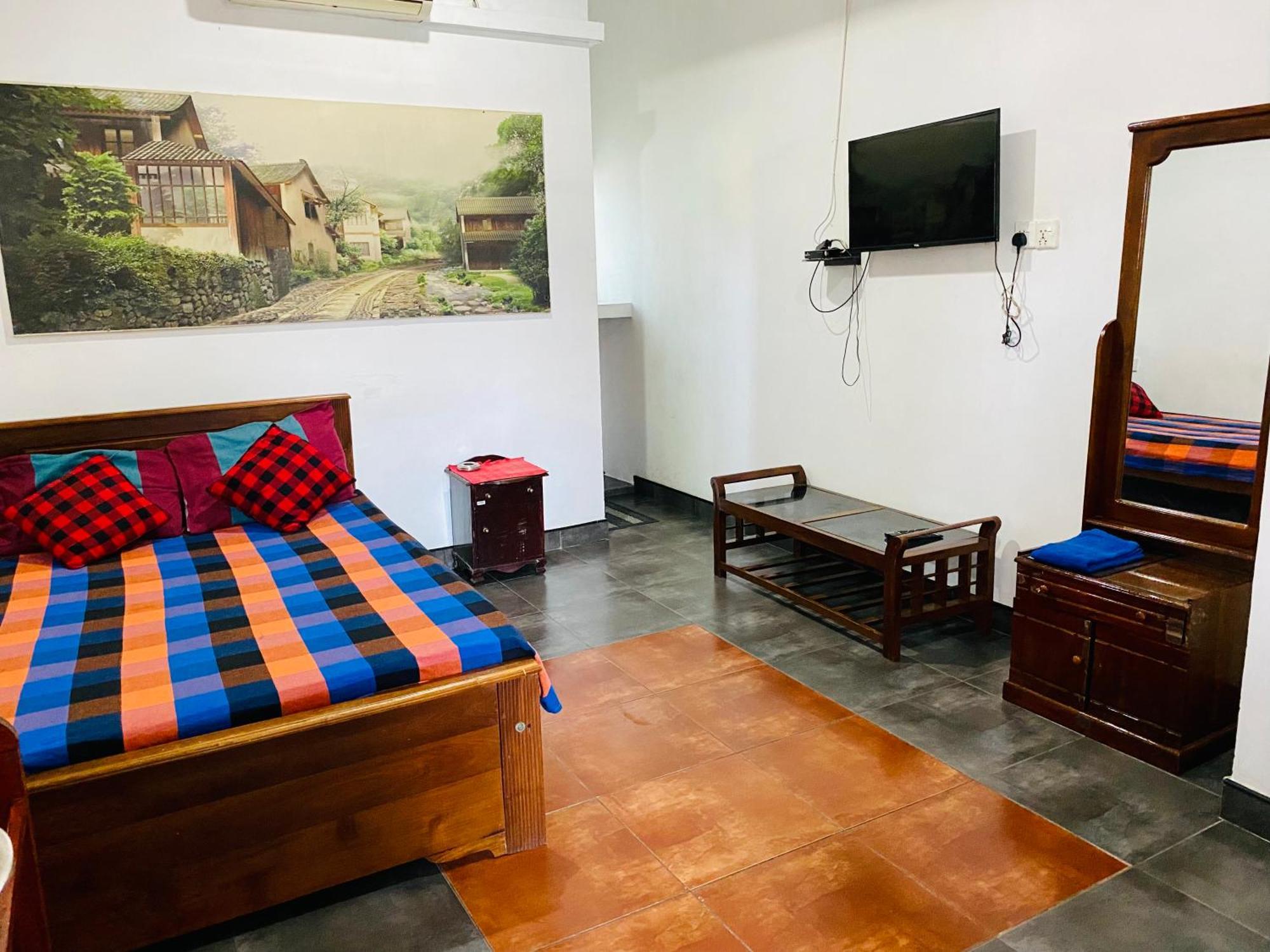 Hotel 100 Dehiwala-Mount Lavinia Dış mekan fotoğraf
