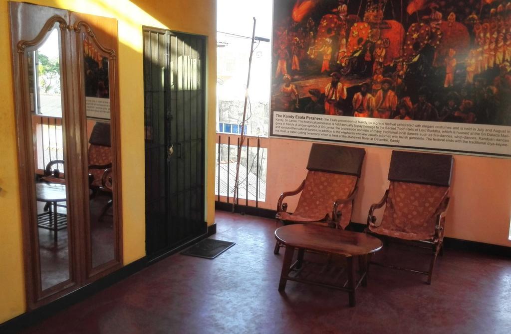 Hotel 100 Dehiwala-Mount Lavinia Dış mekan fotoğraf