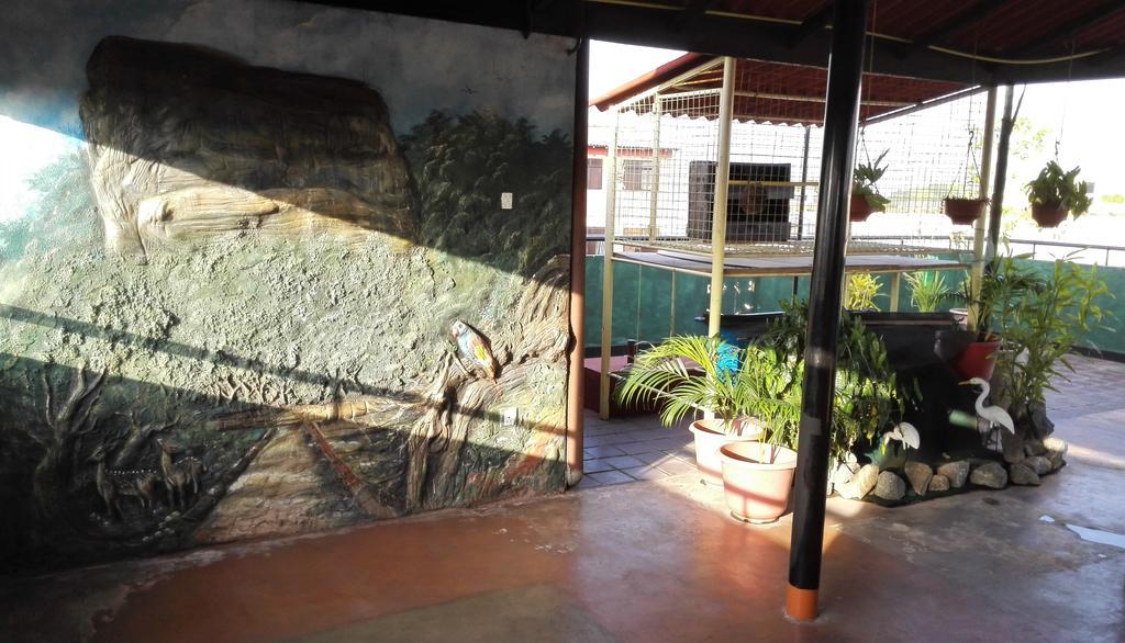 Hotel 100 Dehiwala-Mount Lavinia Dış mekan fotoğraf